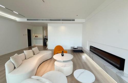 Huangpu Apartment | Eastern Hub - Bund Branch Premium 3-Bedroom Apartment with Bund View