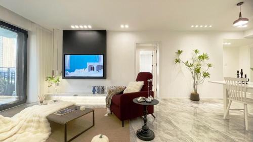Jing'an Apartment | Eastern Hub - Jing'an Temple Branch Art Spacious 3-Bedroom, Sunny House with 2 Balconies