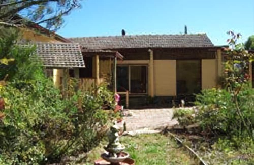 Port Campbell Hotel | Eastern Reef Cottages