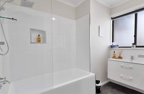 Eagle Point House | Easy access to the Gippsland Lakes and walking tracks
