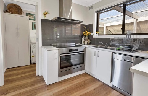 Eagle Point House | Easy access to the Gippsland Lakes and walking tracks