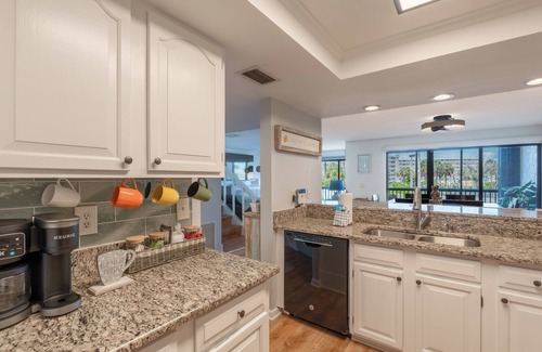 South Island Condo | ☀️Easy Beach Access | Great Amenities | Santa Maria 104- The Sunnyside☀️