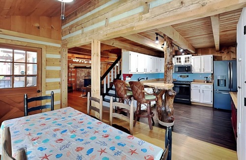 Dandridge Cabin | Easy Breezie | Lake Front, Tiki Bar, Hot Tub + Firepit