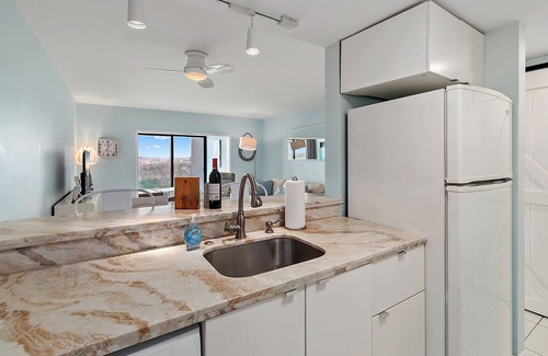 Jacksonville Condo | Easy Breezy Oceanfront ground floor condo in amazing Jax Beach, near Mayo