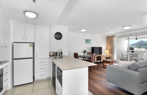 Cairns Central Business District Apartment | Easy Coastal Living in Cairns with Rooftop Pool