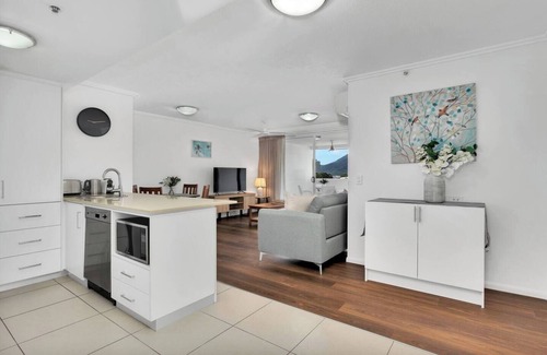Cairns Central Business District Apartment | Easy Coastal Living in Cairns with Rooftop Pool