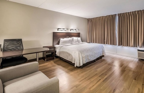 Woburn Hotel | Easy Highway Access! 3 Family-Friendly Property, Pets Allowed, Near Woburn Mall!