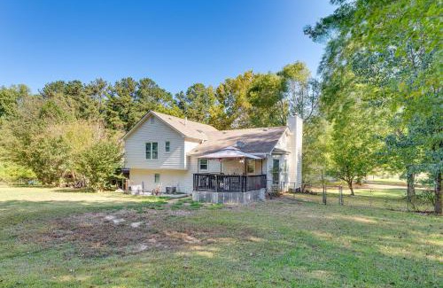 Douglasville House | Easy I-20 Access to ATL Suburban Retreat with Yard