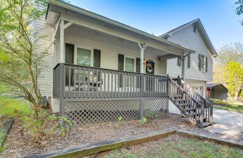 Douglasville House | Easy I-20 Access to ATL Suburban Retreat with Yard