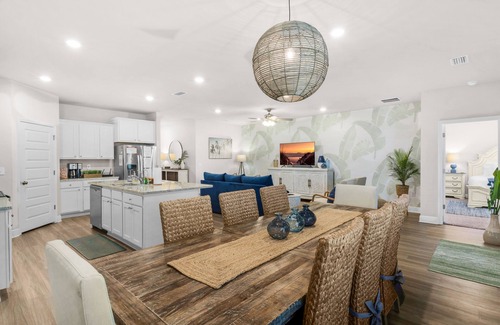 Port St. Joe House | Easy walk 2 beach, Heated pool, golfcart, 4bikes, SUPs