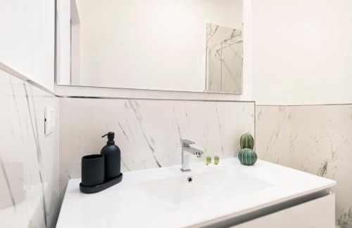 San Babila Apartment | Easylife - Elegante e rifinito appartamento vista Duomo in Piazza San Babila
