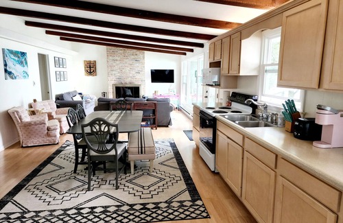 Oostburg Cottage | Eat, Drink and be Cozy at Beachdaze this winter!