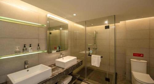 Chikan District Hotel | Echarm Hotel Zhanjiang Zhanchuan Avenue Wanda Plaza