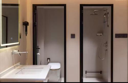 Dayan Old Town House | Echo Liangqi Mountain House Evening Breeze and Panoramic View of Snow Mountain and Ancient City Resort Hotel