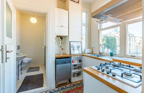 Asmali Mescit Apartment | Eclectic Home near Galata Tower in Beyoglu