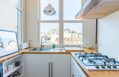 Asmali Mescit Apartment | Eclectic Home near Galata Tower in Beyoglu