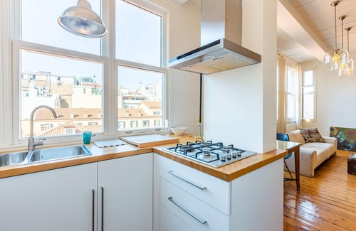 Asmali Mescit Apartment | Eclectic Home near Galata Tower in Beyoglu