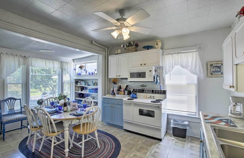 Manitowoc Apartment | Eclectic Manitowoc Vacation Rental Near Marina!