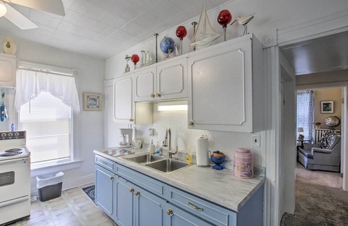 Manitowoc Apartment | Eclectic Manitowoc Vacation Rental Near Marina!