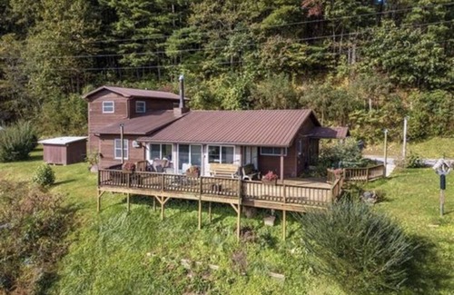 Sylva Apartment | Eclectic Style Home, Million Dollar View!