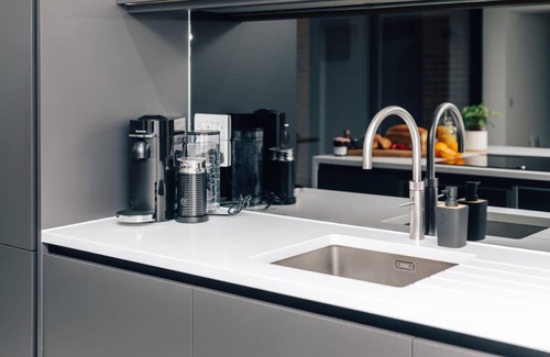 Crowmarsh Gifford House | Eclipse House: A Stylish Retreat with Luxe Interiors & Private Outdoor Space