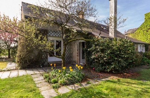 Joue-sur-Erdre Cottage | Eco-friendly Cottage Near Vioreau Forest: 3BR, Enclosed Garden, Cozy Fireplace