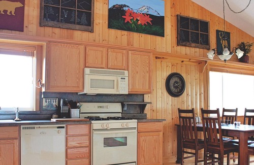 Mount Shasta House | Eco-friendly, Mountain View, Park-like 5 acres, 1 Mi. to town