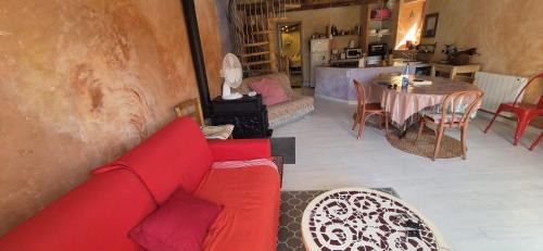 Champagnac-le-Vieux House | Eco-gîte panoramique face aux volcans avec ateliers couture bohème en option