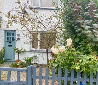 Fortis Green Apartment | Eco lodge in tranquil setting close to Central London