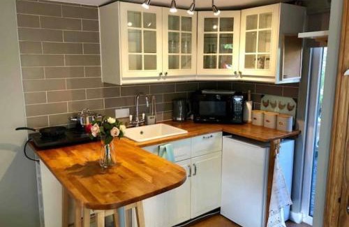 Fortis Green Apartment | Eco lodge in tranquil setting close to Central London