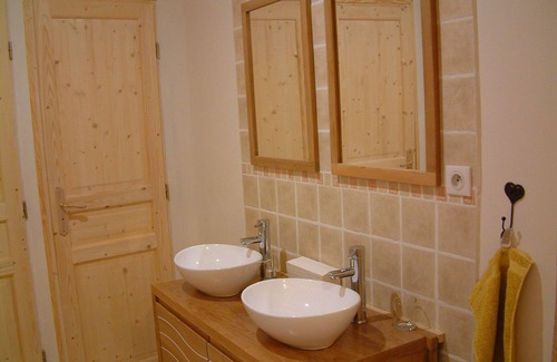 Venterol House | Ecological guesthouse Tallard- Gap-Serre Ponçon: Coeur de Marie