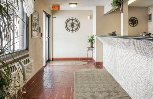 Ames Hotel | Econo Lodge Ames