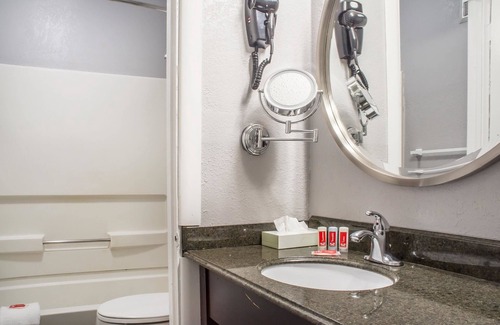 Brockport Hotel | Econo Lodge Brockport