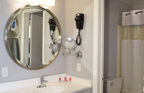 Brockport Hotel | Econo Lodge Brockport