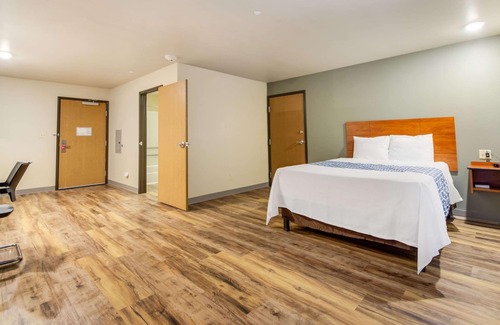 Burlington Hotel | Econo Lodge Burlington I-70