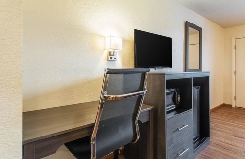 Cloverdale Hotel | Econo Lodge Cloverdale