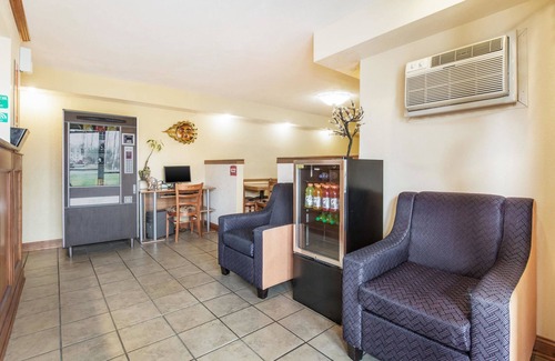 Cloverdale Hotel | Econo Lodge Cloverdale