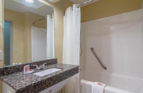 Darien Hotel | Econo Lodge Darien