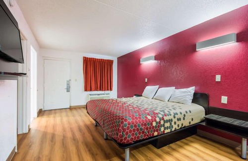 Del City Hotel | Econo Lodge Del City