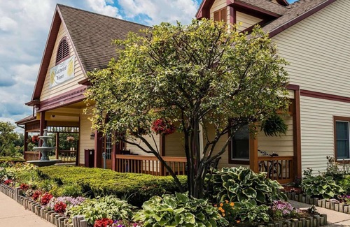 Grand Rapids Hotel | Econo Lodge Inn & Suites Grand Rapids