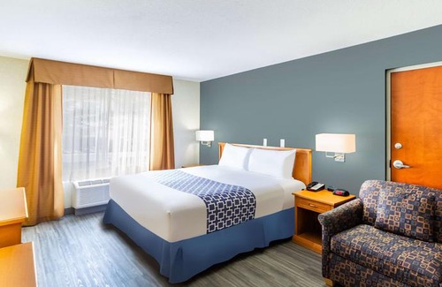 Banff Trail Hotel | Econo Lodge Inn & Suites University