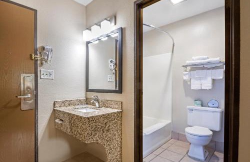 La Crosse Cabin | Econo Lodge La Crosse North