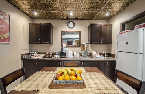 Lloydminster Hotel | Econo Lodge Lloydminster