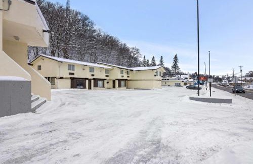 Manistee Cabin | Econo Lodge Manistee