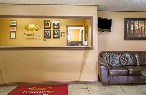 Massena Hotel | Econo Lodge Massena Hwy 37