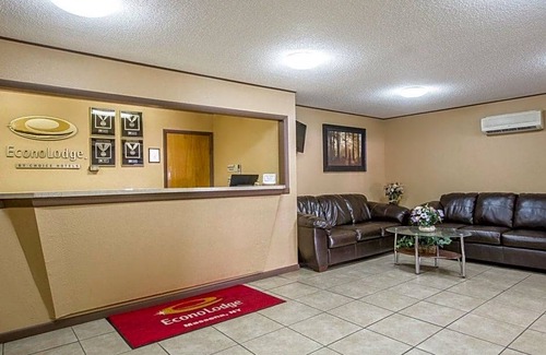 Massena Hotel | Econo Lodge Massena Hwy 37