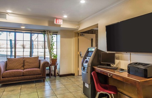 Milldale Hotel | Econo Lodge Milldale - Southington