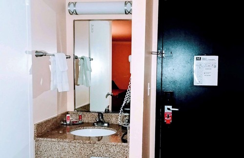 Milldale Hotel | Econo Lodge Milldale - Southington