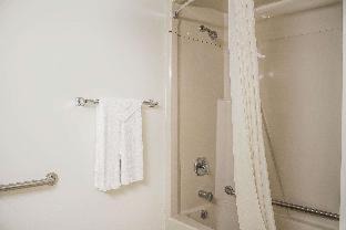 Menominee Cabin | Econo Lodge On the Bay