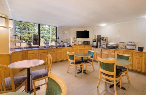 Hendersonville Hotel | Econo Lodge